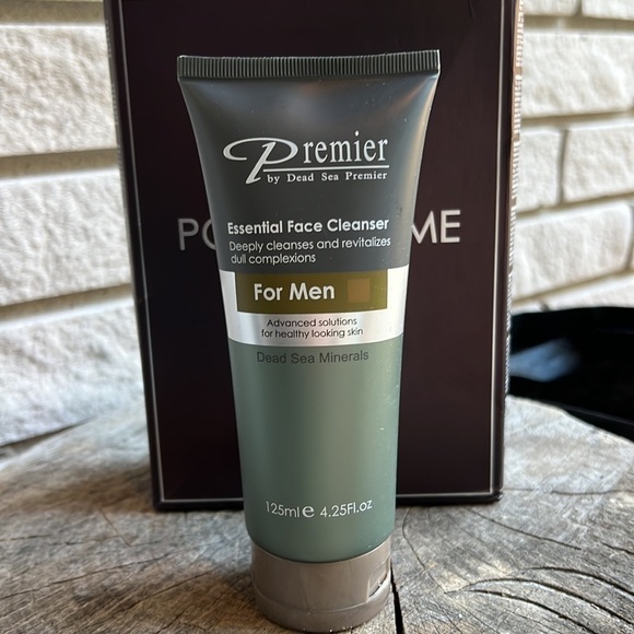 PREMIER Shave and Cleanse Gift Pack - Picture 3 of 9